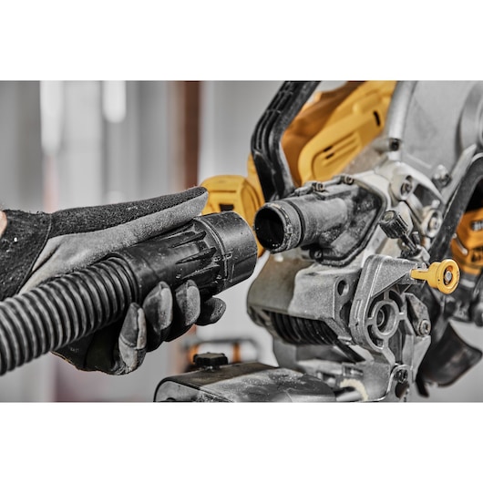 DEWALT DCS781X2-QW, DCS781X2 photography product detail: hand connecting vacuum hose to saw.
