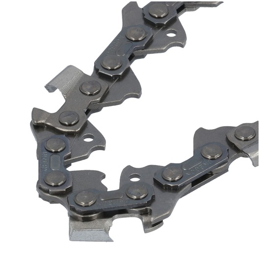 Close-up of a metal chainsaw chain with sharp cutting teeth on a white background.