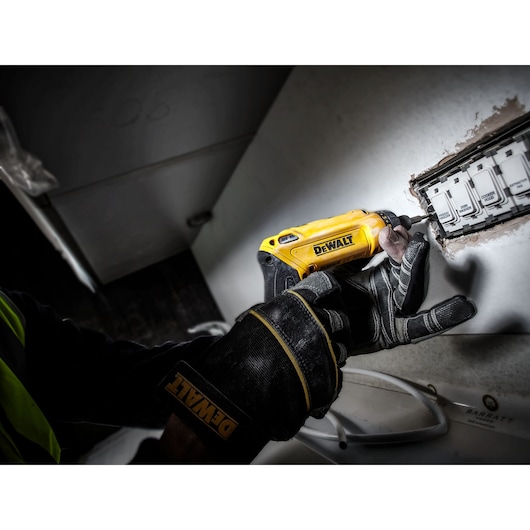 Pohybom aktivovaný skrutkovač – 2 X 7,2 V