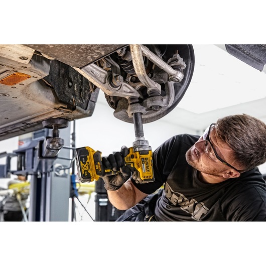 Bezuhlíková kompaktná príklepová vŕtačka s vysokým krútiacim momentom 18 V XR 1/2"– 2 X 5 Ah