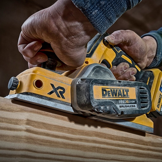 Hobľovačka 18 V XR – 2 X 5 Ah